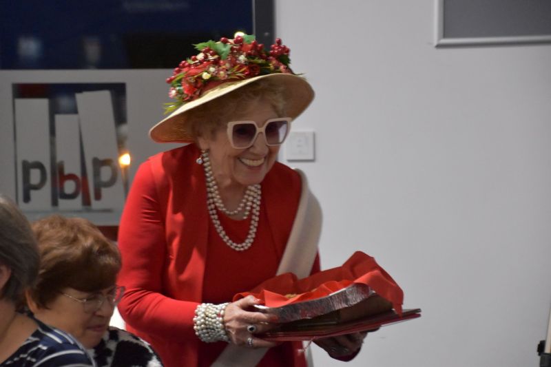 Legenda kina, teatru i telewizji EMILIA KRAKOWSKA 14.12.2023 zawitała do Powiatowej Biblioteki Publicznej im. Heleny i Stefana Nasfeterów w Wołominie.