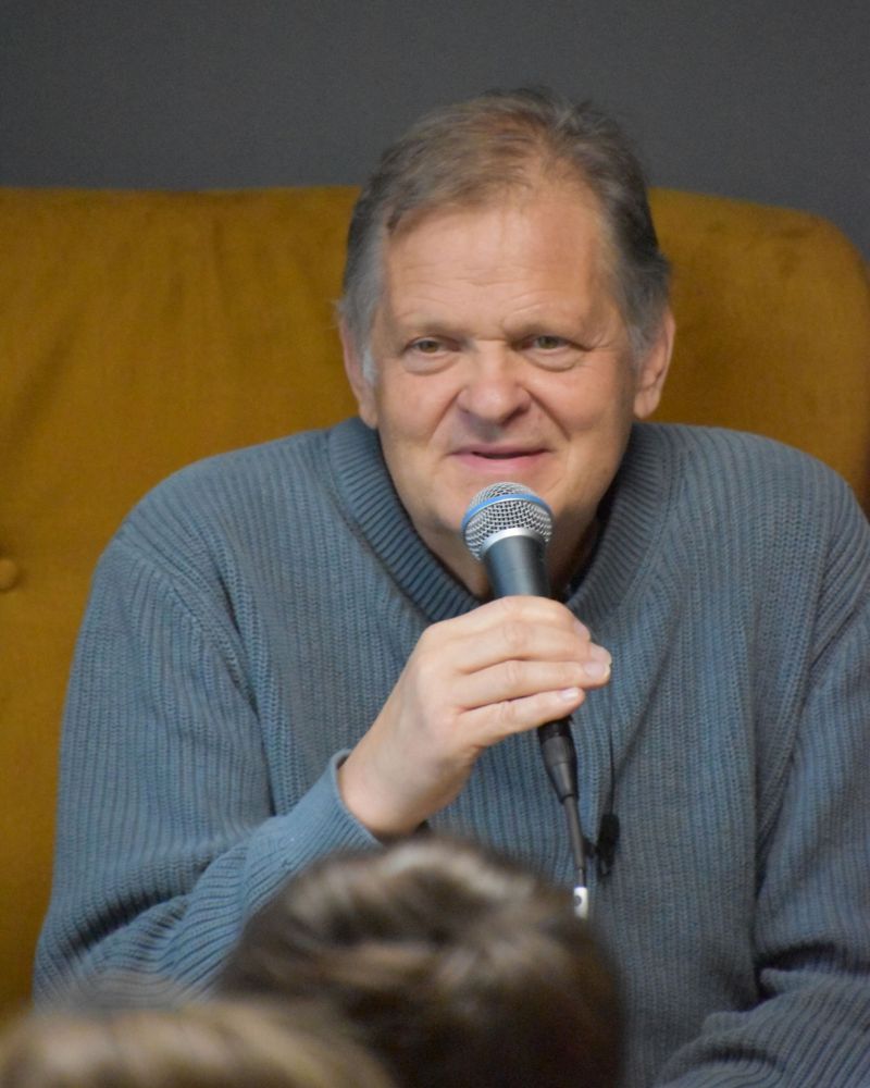 Prelekcję w ramach projektu „Mickiewicz. Wieszcz narodowy, wizjoner naukowy” pt. „Kuferek Mickiewicza. Krótka gawęda o życiu i twórczości”, wygłosił Jarosław Mikołajewski - poeta, pisarz.