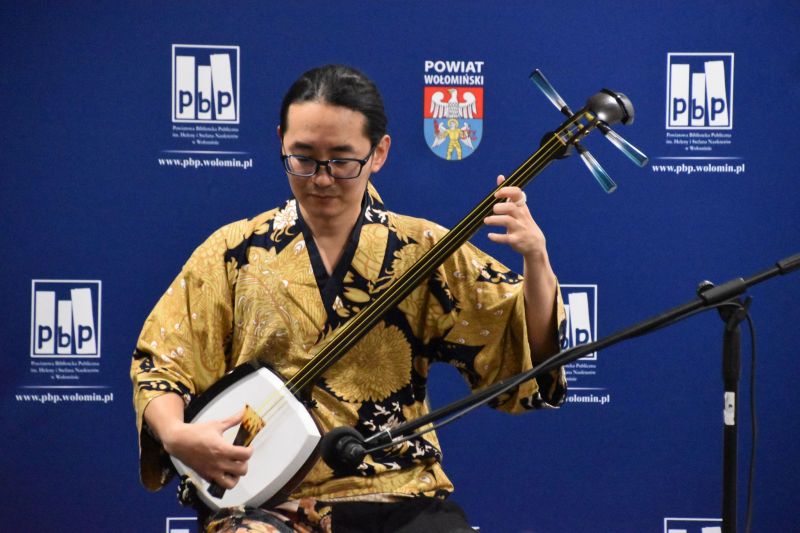 DNI KULTURY JAPOŃSKIEJ - PIĘKNO TRADYCJI. Koncert w wykonaniu Masato Yokoe na instrumencie SHAMISEN oraz prelekcja o tradycyjnej japońskiej zielonej herbacie.