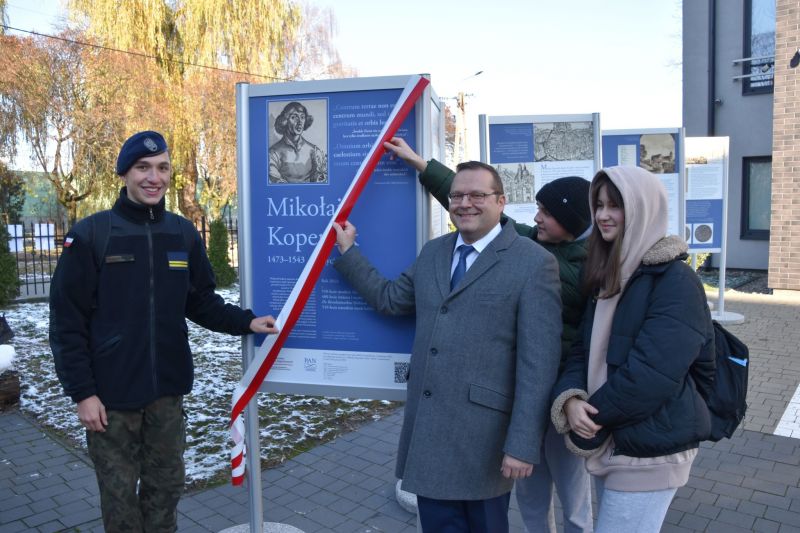 Otwarcie wystawy pt. „Mikołaj Kopernik. Życie i Dzieło” z MSZ oraz prelekcja Macieja Jasińskiego, wybitnego historyka, dyplomowanego archiwisty pt. „Mikołaj Kopernik, Polak który sięgnął gwiazd”, 22.11.2023.