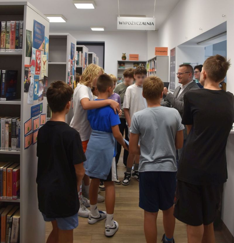 Prelekcja biblioteczna z udziałem uczniów z VII klasy Prywatnej Szkoły Podstawowej ICO w Wołominie, 18.09.2024