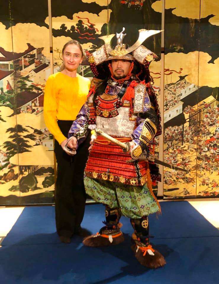 Samuraj Masanori Ogawa Soke, uczestnik Dni Kultury Japońskiej w Powiatowej Bibliotece Publicznej w Wołominie w pięknym stroju tradycyjnym.