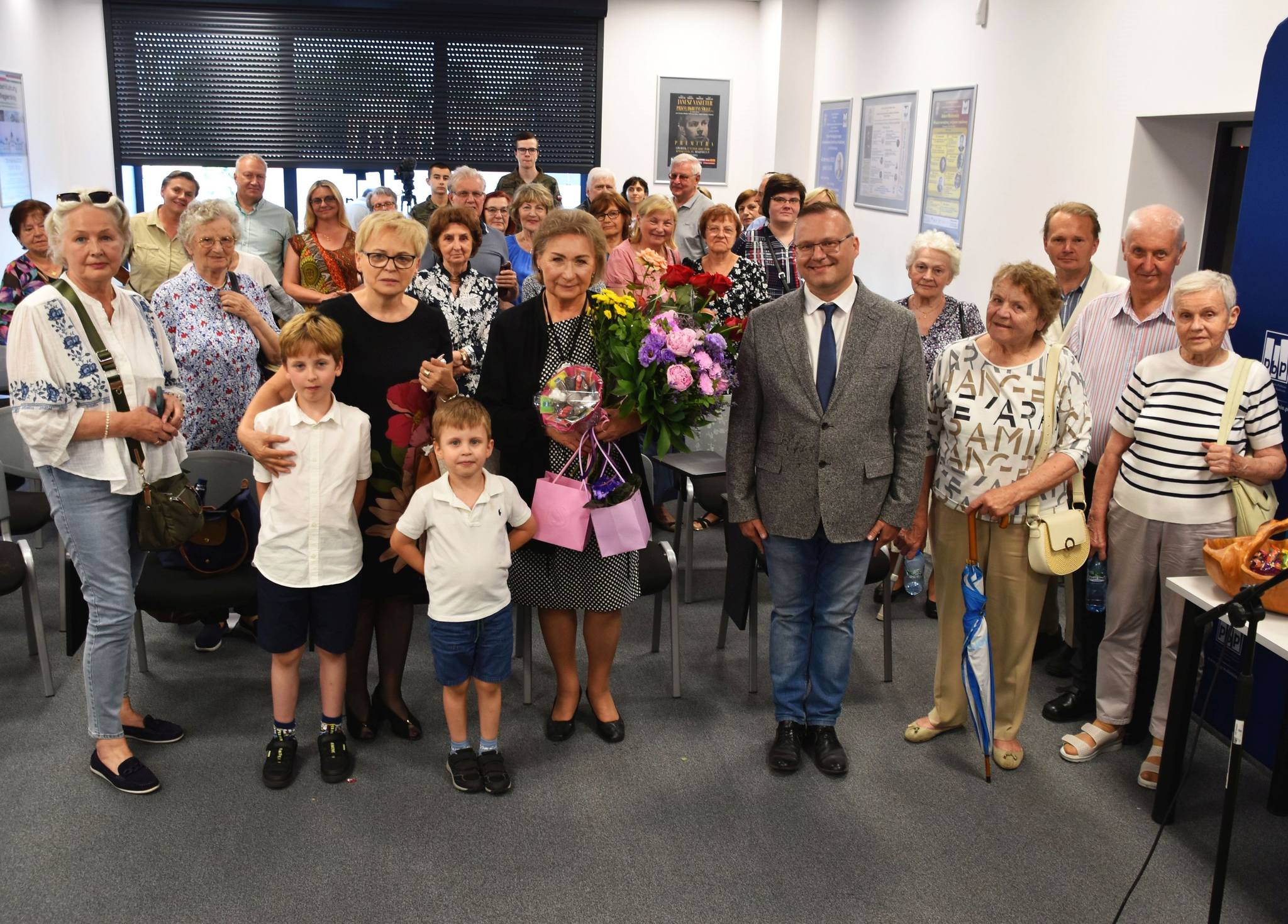 Spotkanie z regionalną pisarką Anną Wojtkowską, 18.06.2024 r. Autorka licznych publikacji opowiedziała nam o swoim zamiłowaniu do pisania i pielęgnowania pamięci o mieszkańcach powiatu wołomińskiego.