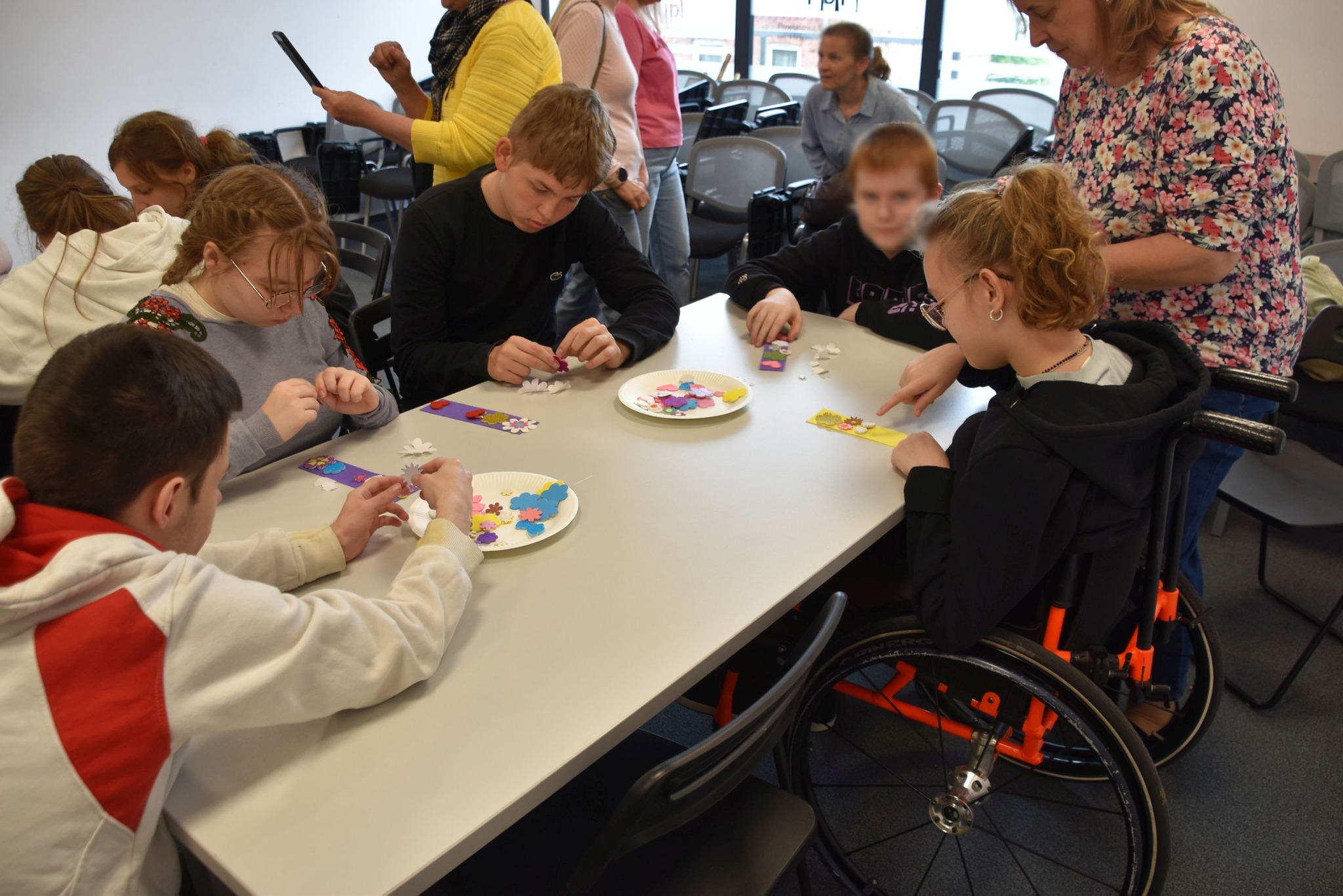 8 maja 2026 roku uczniowie z Zespołu Szkół Specjalnych w Wołominie wraz z opiekunami uczestniczyli w lekcji bibliotecznej i warsztatach tematycznych w ramach Tygodnia Bibliotek