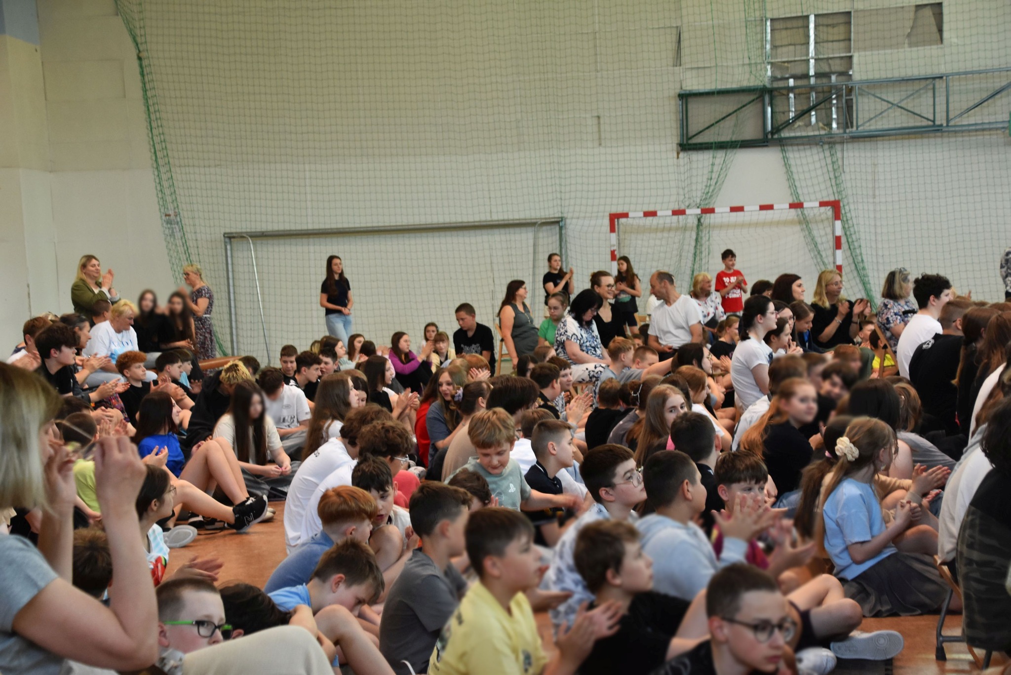 26 maja 2026 r. w Szkole Podstawowej nr 4 z Oddziałami Integracyjnymi im. Marynarki Wojennej RP w Wołominie miało miejsce inspirujące spotkanie autorskie z wołomińską poetką Ireną Rybak